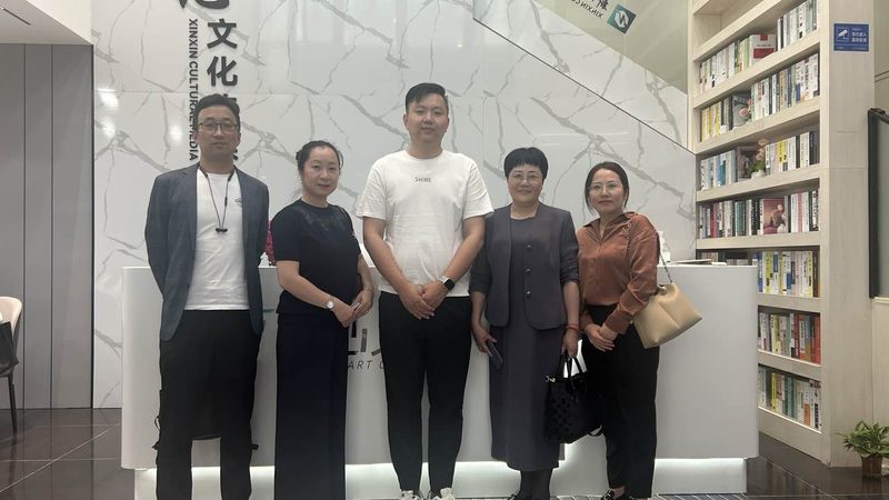 小标题：活动策划：创意与策略的碰撞